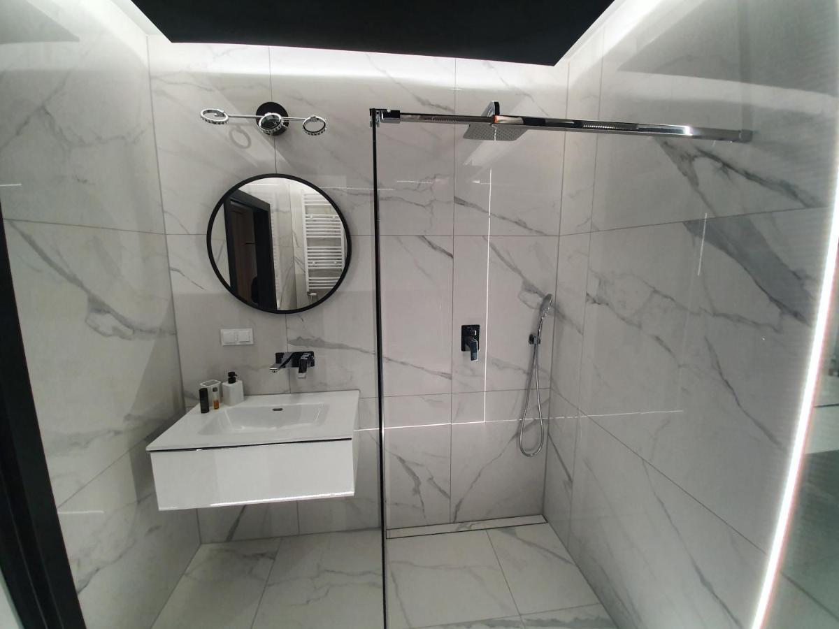 Apartament Skarbowa 1 A Silver And Gold Leszno  Bagian luar foto